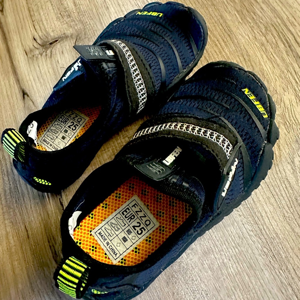 Toddler water shoes